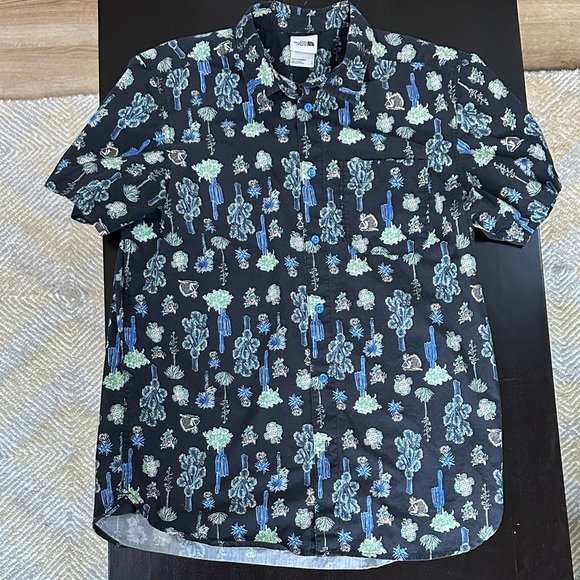 The North Face cactus novelty print Short Sleeve button down shirt - Picture 1 of 7